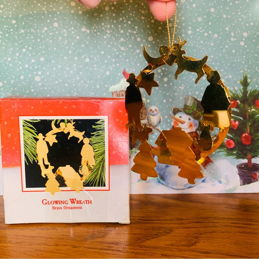 🎄3/15🎄Hallmark Ornament “Glowing Wreath” Brass Ornament 1988